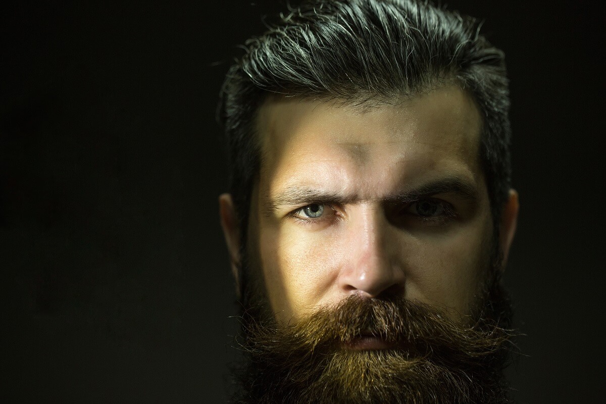 How To Moisturize Your Dry Skin Under Beard Like A Pro ...